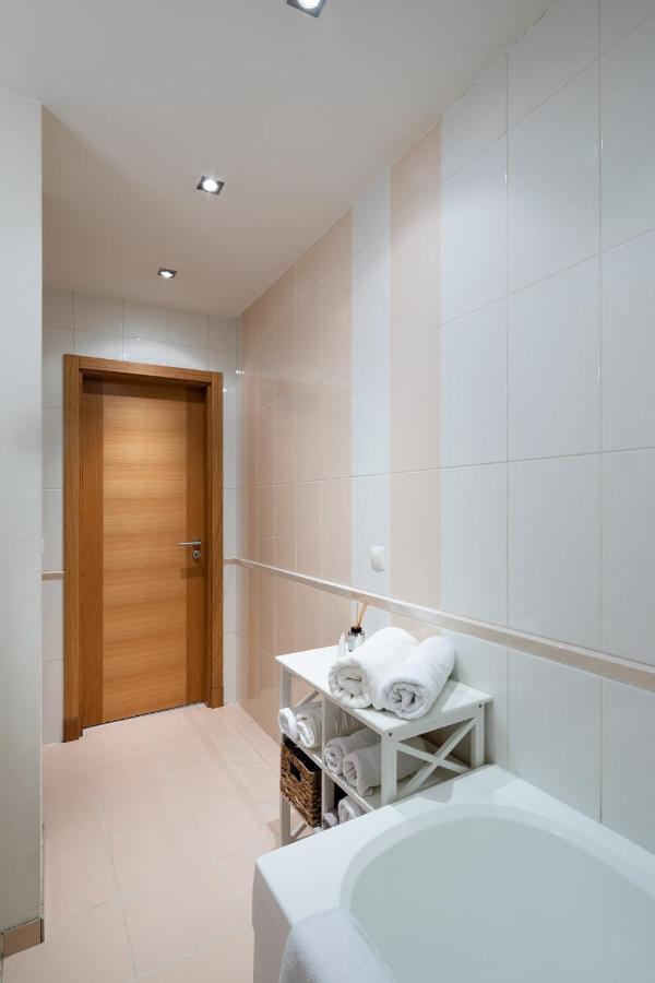Ziedondarza Park One Bedroom Apartment With Balcony รีกา ภายนอก รูปภาพ