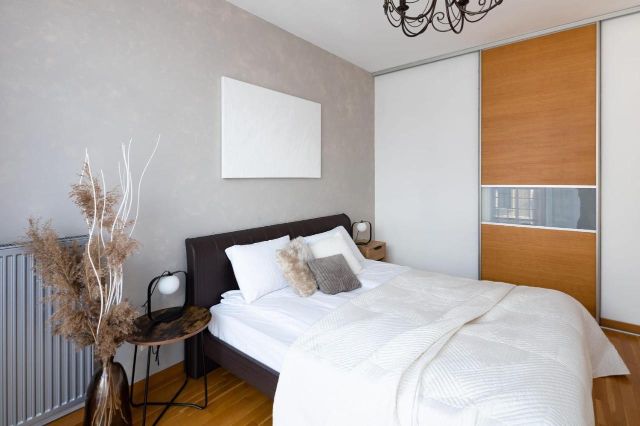 Ziedondarza Park One Bedroom Apartment With Balcony รีกา ภายนอก รูปภาพ